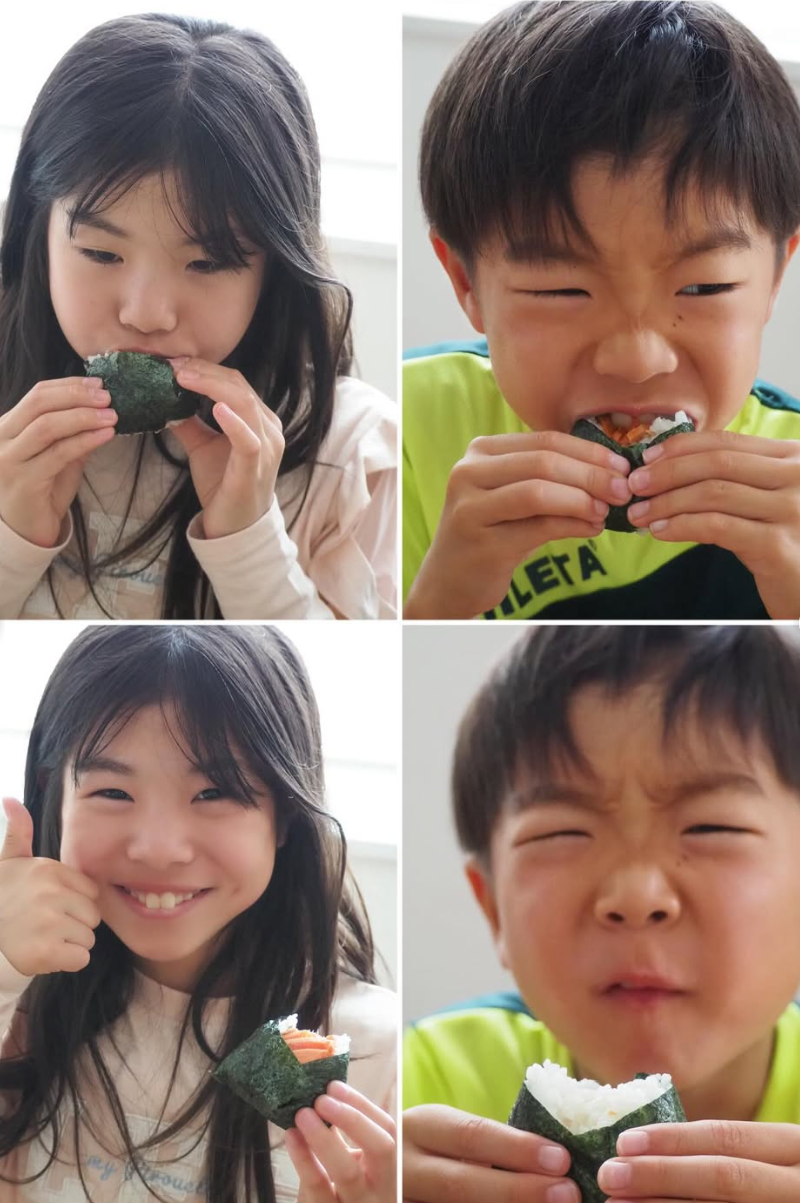 鮭おにぎりを美味しそうにほおばるお子様の写真